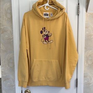 Disney Mickey Mouse Stitched Yellow Men’s Large Hoodie Sweatshirt.